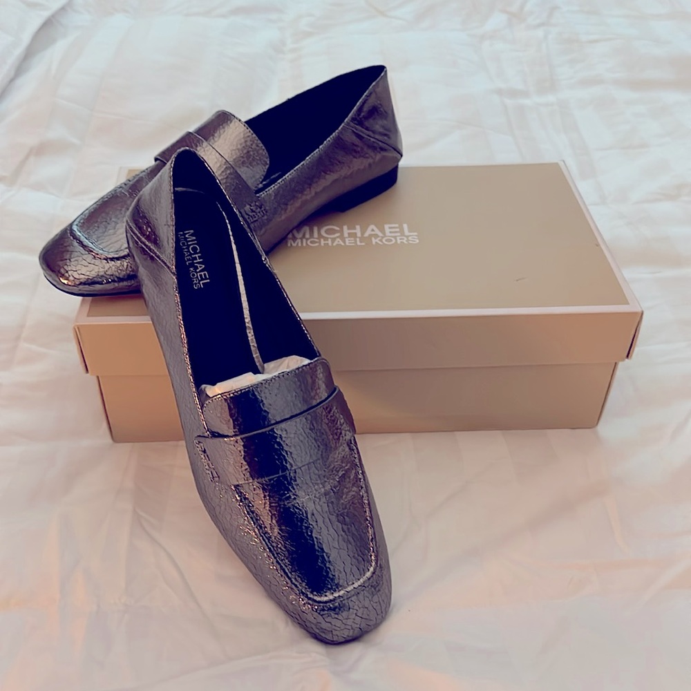 8.5 Michael Kors metallic leather loafers